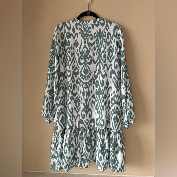 RACHEL ZOE Green and White Patterned dress with 3/4 sleeve and ruffle detail - Picture 2 of 6